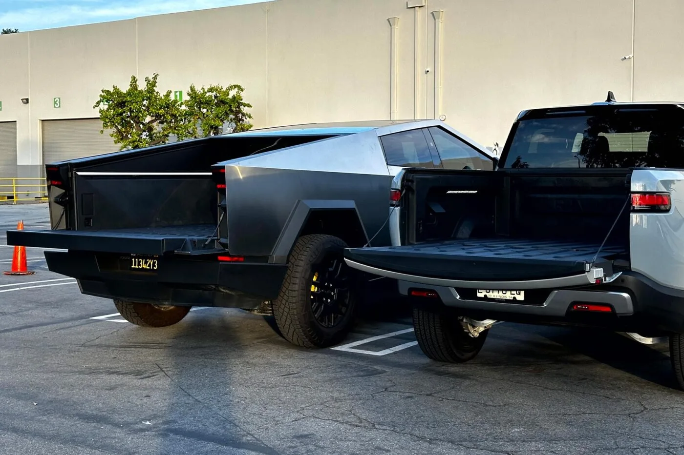 tesla cybertruck fahrbericht p3 group rivian r1t 2024 05 min tesla cybertruck fahrbericht p3 group rivian r1t 2024 05 min