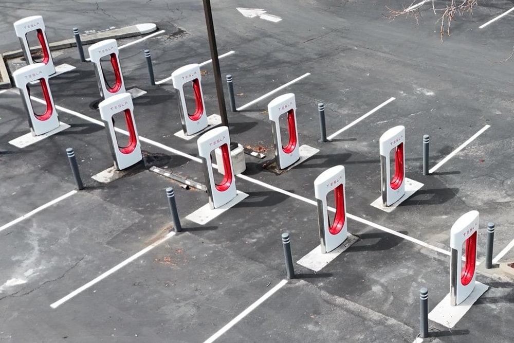 Tesla supercharger ladestation charging station usa min