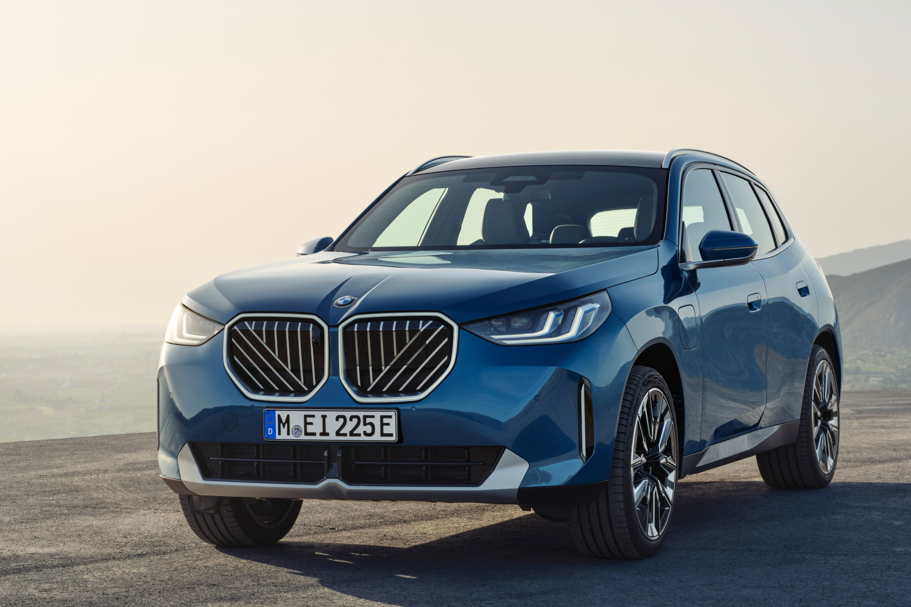 BMW launches new X3 as PHEV again electrive