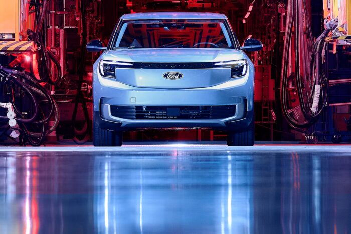 Ford explorer produktion production hintergrund background min