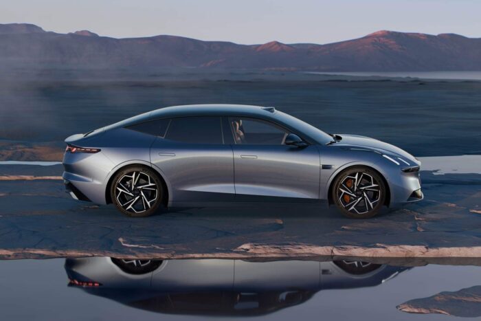 Lynk co z side profile