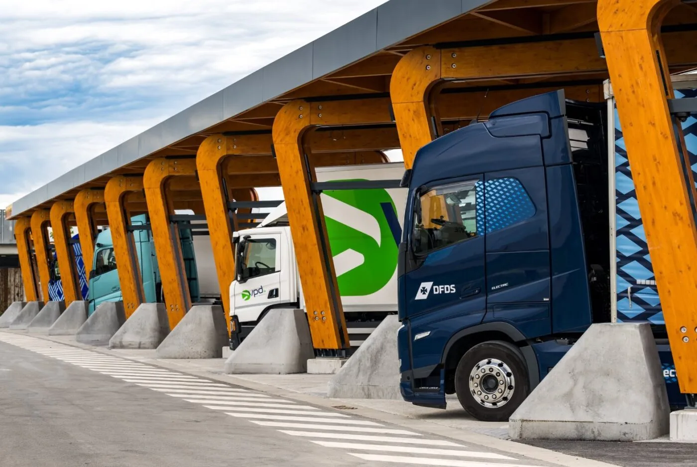 milence lkw charging park antwerpen 4 milence lkw charging park antwerpen 4