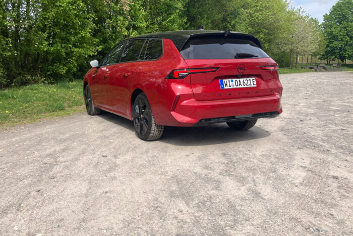 Opel astra sports tourer electric test