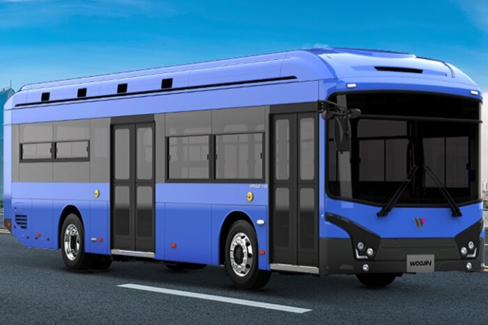 Apollo electric bus front three quarter