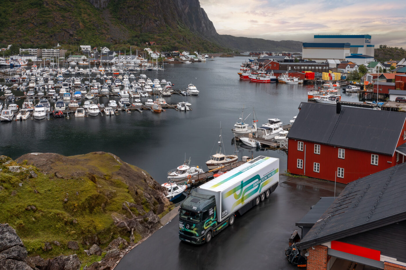 daimler truck mercedes benz eactros 600 european testing tour 2024 nordkap 04 1400x933 1 daimler truck mercedes benz eactros 600 european testing tour 2024 nordkap 04 1400x933 1