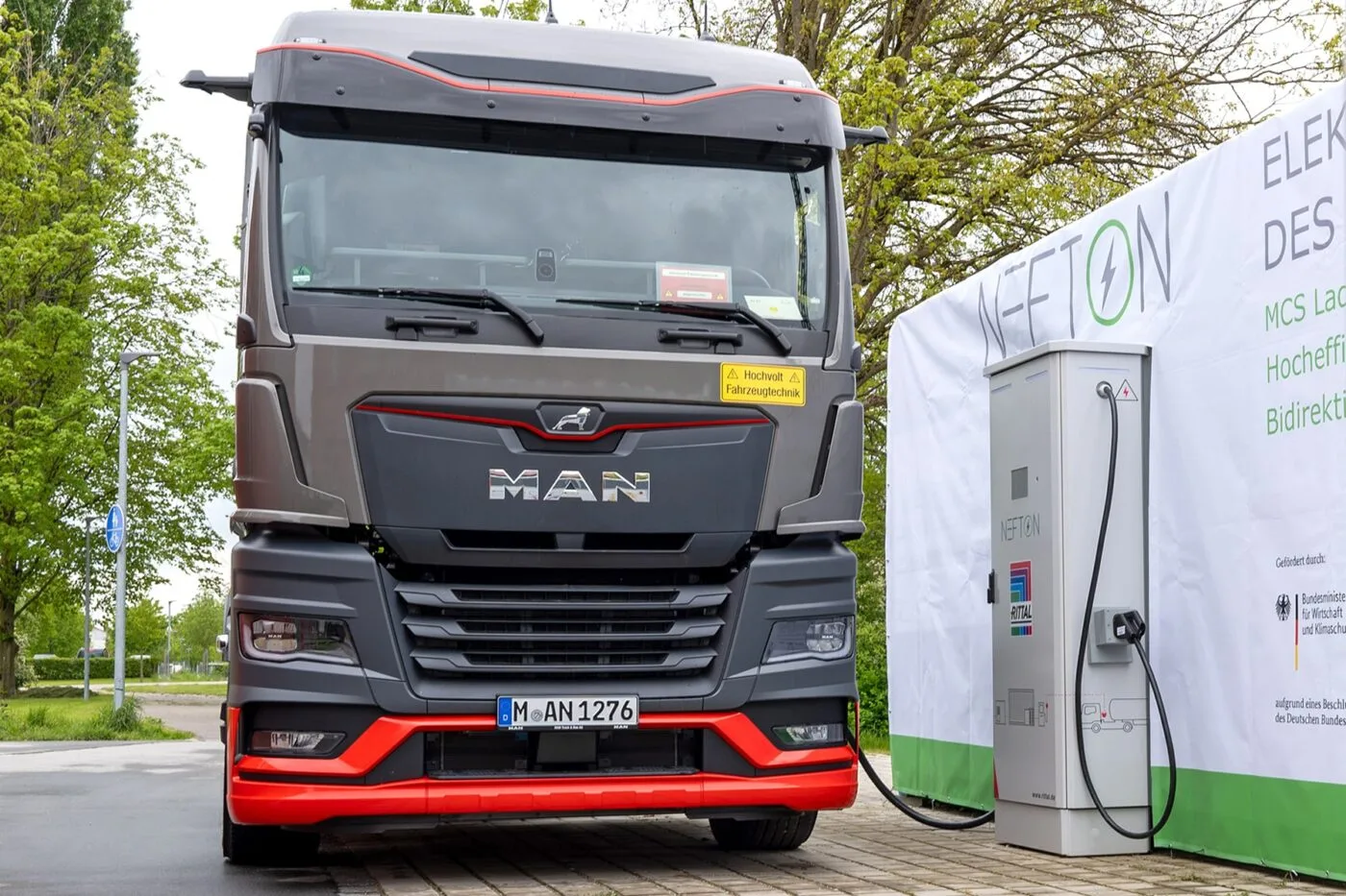 man e lkw electric truck rittal ladestation charging station nefton 2024 01 min man e lkw electric truck rittal ladestation charging station nefton 2024 01 min