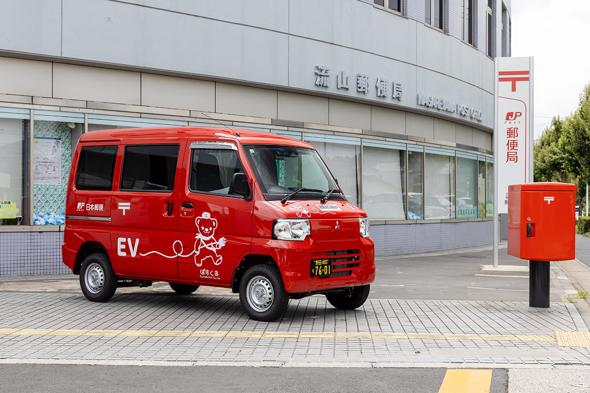 Mitsubishi minicab ev japan post front three quarter