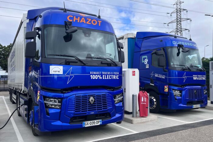 Renault trucks e tech t e lkw electric truck ladestation charging station frankreich france min