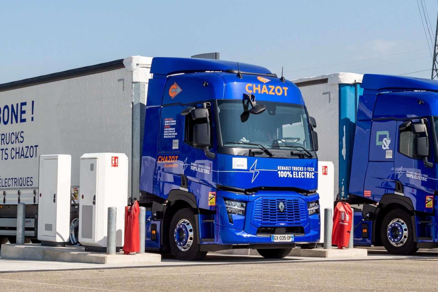 Renault trucks e tech t e lkw electric truck transports chazot power electronics ladestation charging station frankreich france min