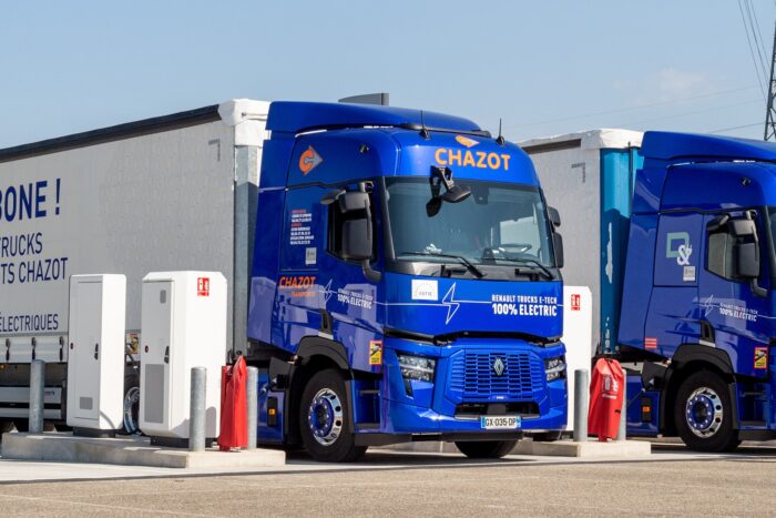 Renault trucks e tech t e lkw camión eléctrico transportes chazot power electronics ladestation estación de carga frankreich france min