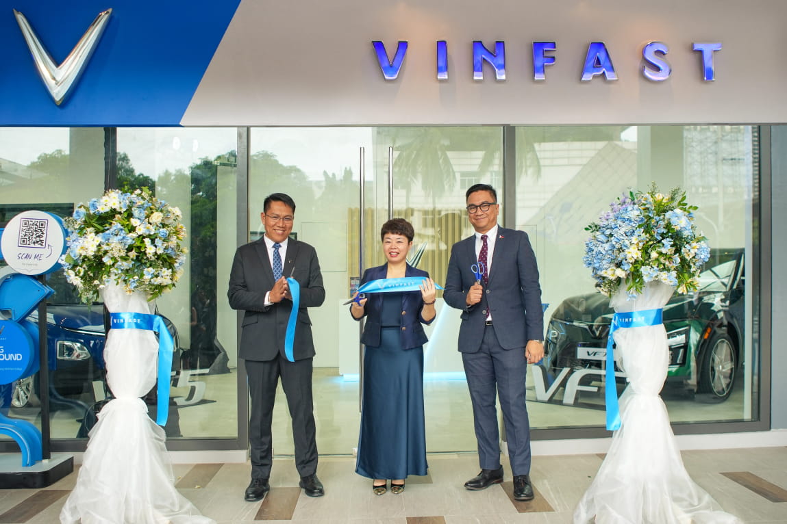 inauguración de la sala de exposiciones de vinfast filipinas
