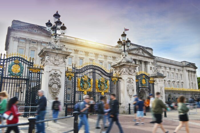 Buckingham palace uk london unsplash debbie fan e