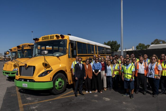 Califoria zesbi autobús escolar eléctrico newsom scaled e