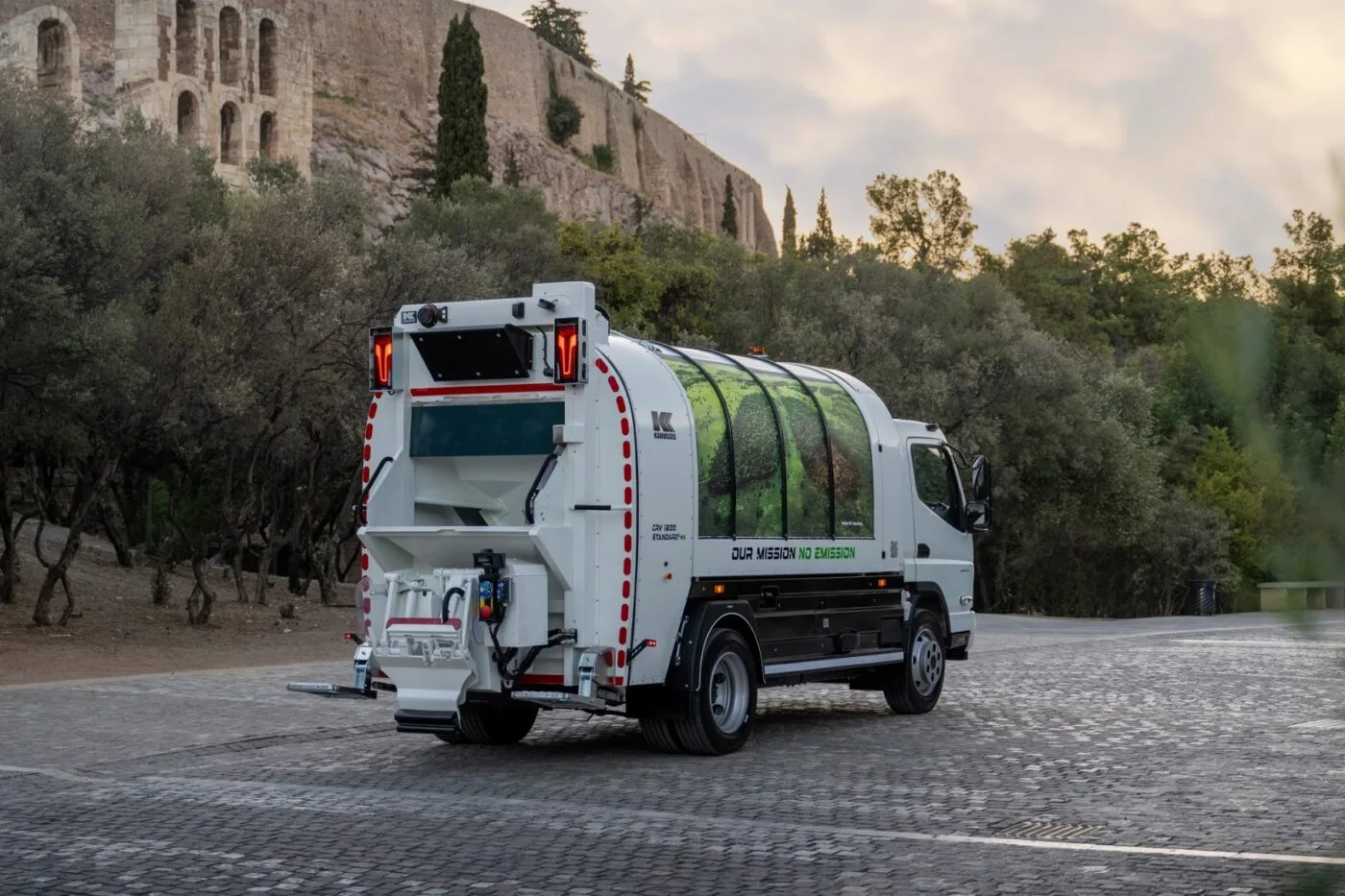 daimler truck fuso ecanter e lkw electric truck griechenland greece athens thessaloniki 2024 02 min daimler truck fuso ecanter e lkw electric truck griechenland greece athens thessaloniki 2024 02 min