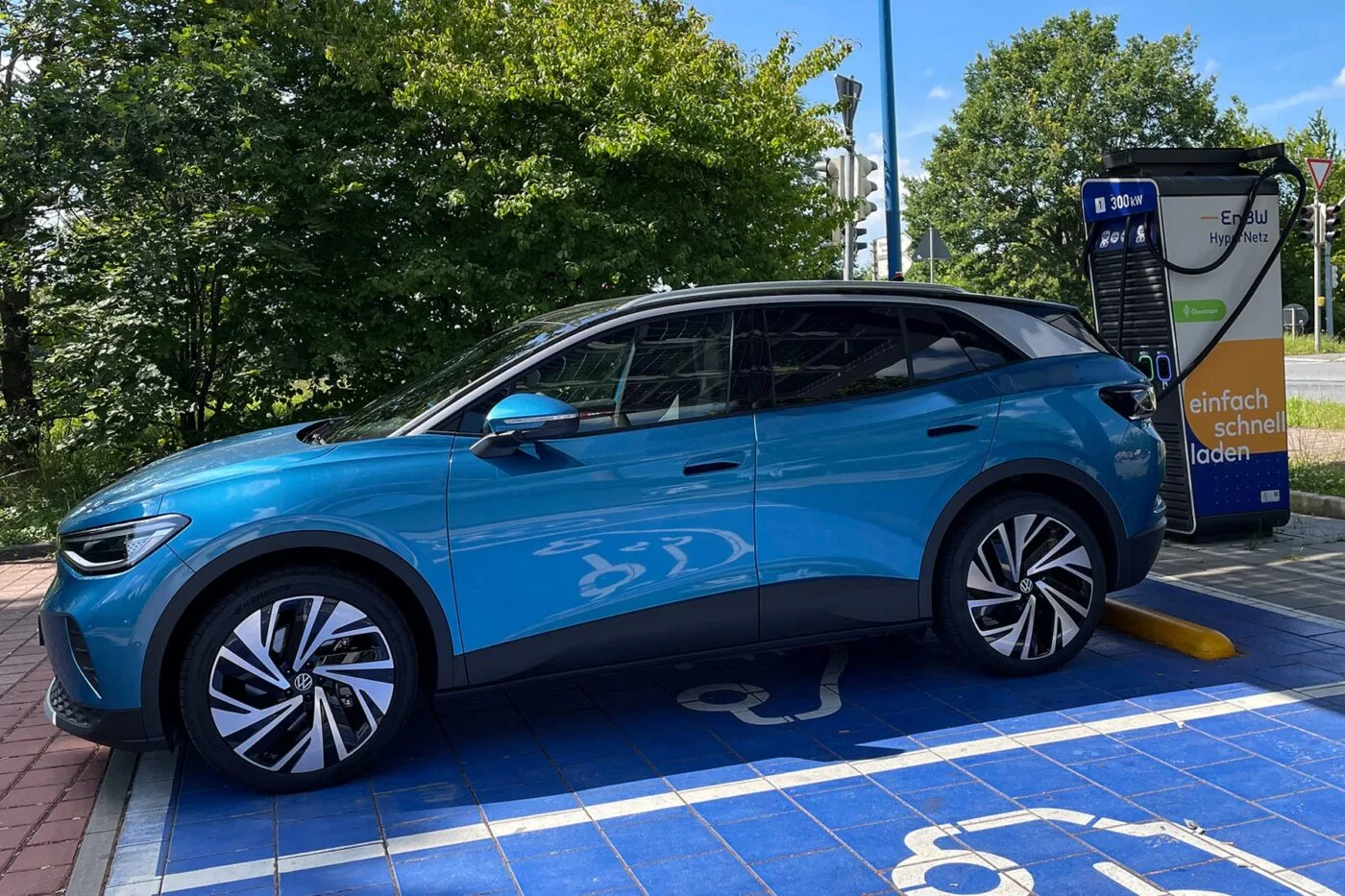 volkswagen id4 enbw ladestation charging station daenemark denmark fahrbericht daniel boennighausen 2024 01 min volkswagen id4 enbw ladestation charging station daenemark denmark fahrbericht daniel boennighausen 2024 01 min