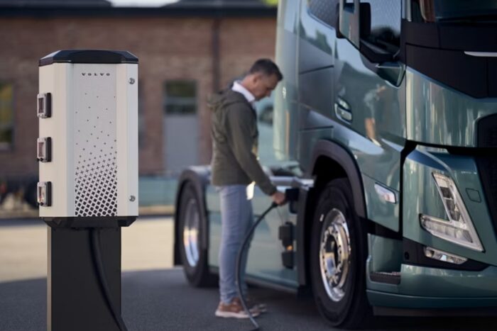 Camiones Volvo que cargan e