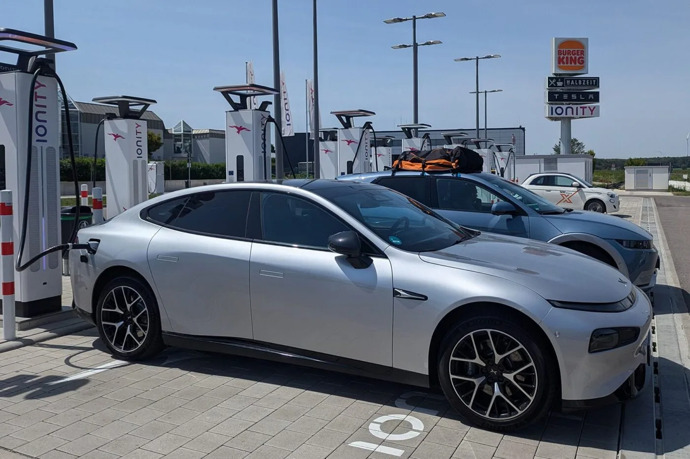 xpeng p7 fahrbericht robin engelhardt ionity ladestation charging station 2024 02 min xpeng p7 fahrbericht robin engelhardt ionity ladestation charging station 2024 02 min