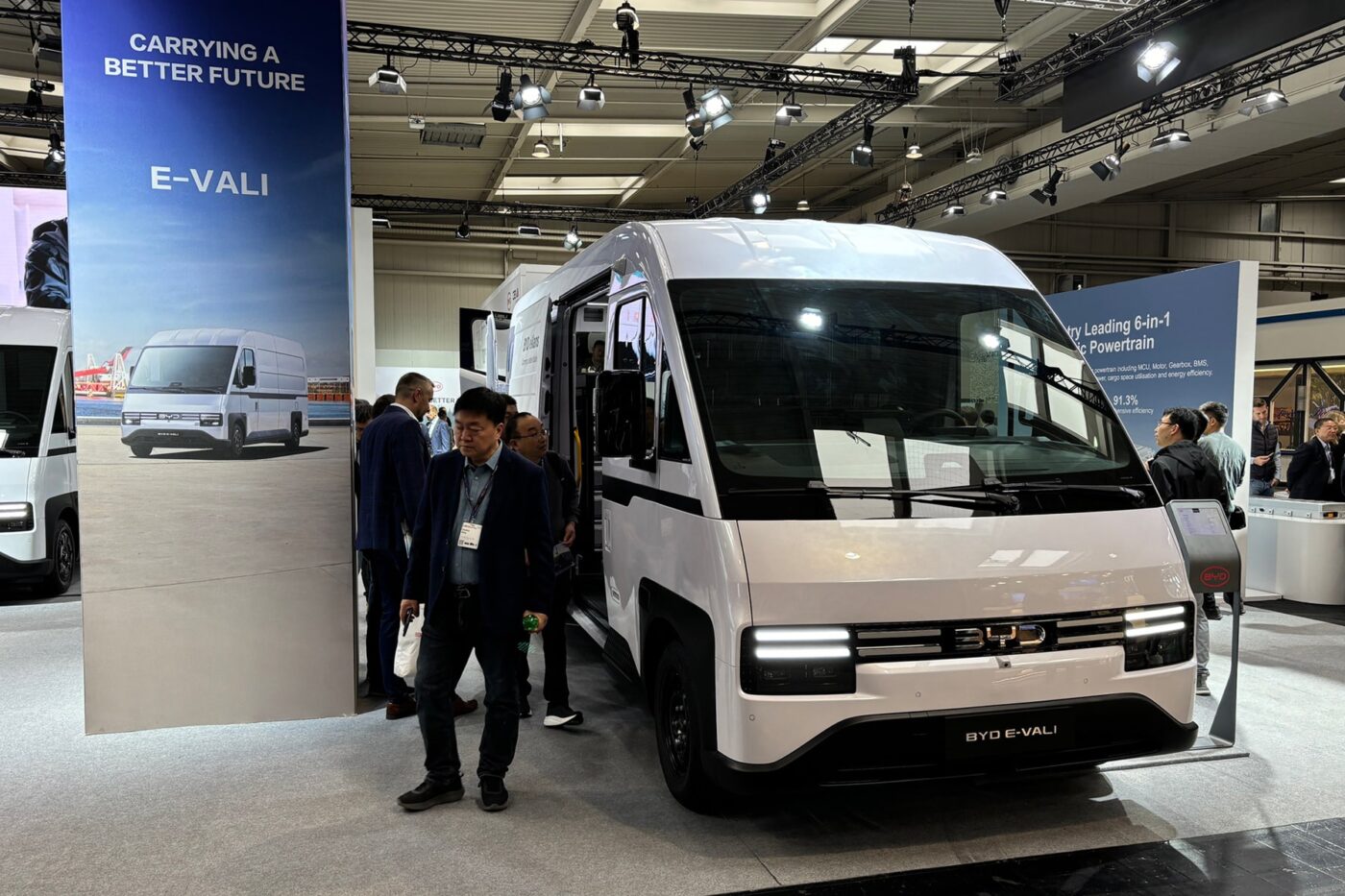 byd e vali e transporter eléctrico 2024 05 min byd e vali e transporter eléctrico 2024 05 min