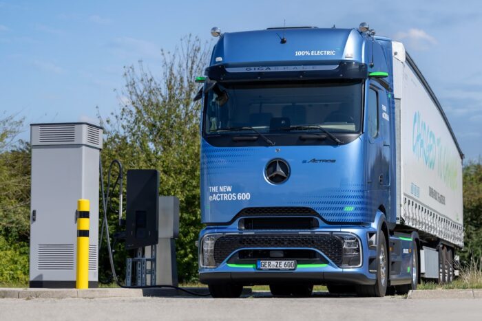 Daimler camión mercedes benz eactros e lkw camión eléctrico ladestación estación de carga min