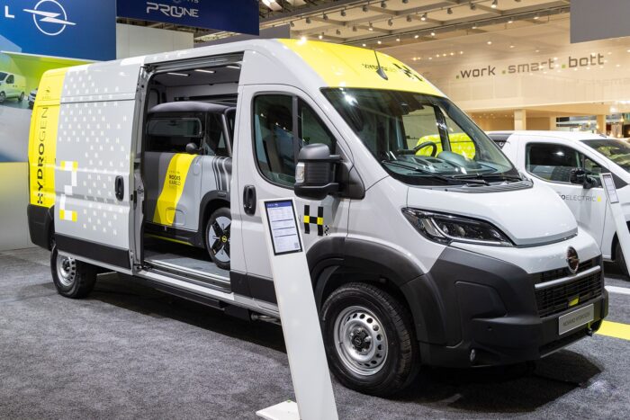 Opel movano hidrógeno e transporter eléctrico transporter min