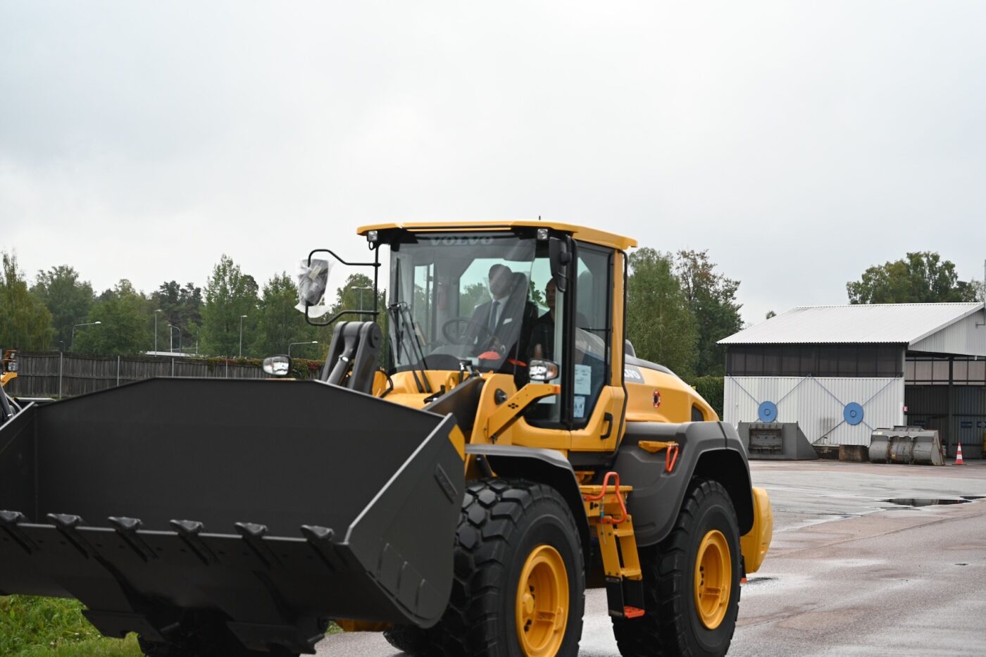 Volvo ce l wheel loader prince carl philip