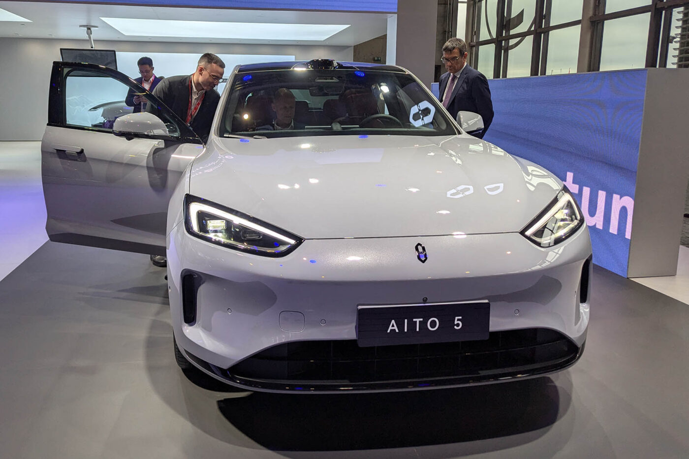 aito 5 pariser autosalon salón del automóvil de parís 2024 01 min aito 5 pariser autosalon salón del automóvil de parís 2024 01 min