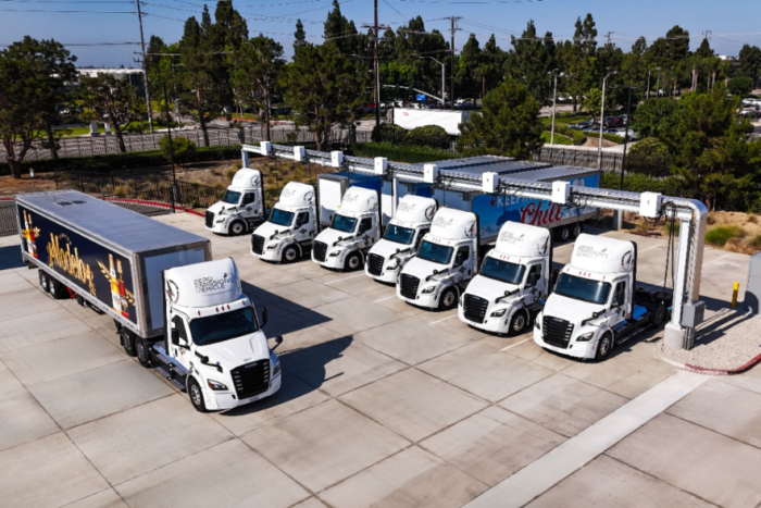 Daimler truck north america reyes beverage group ecascadia freightliner california e