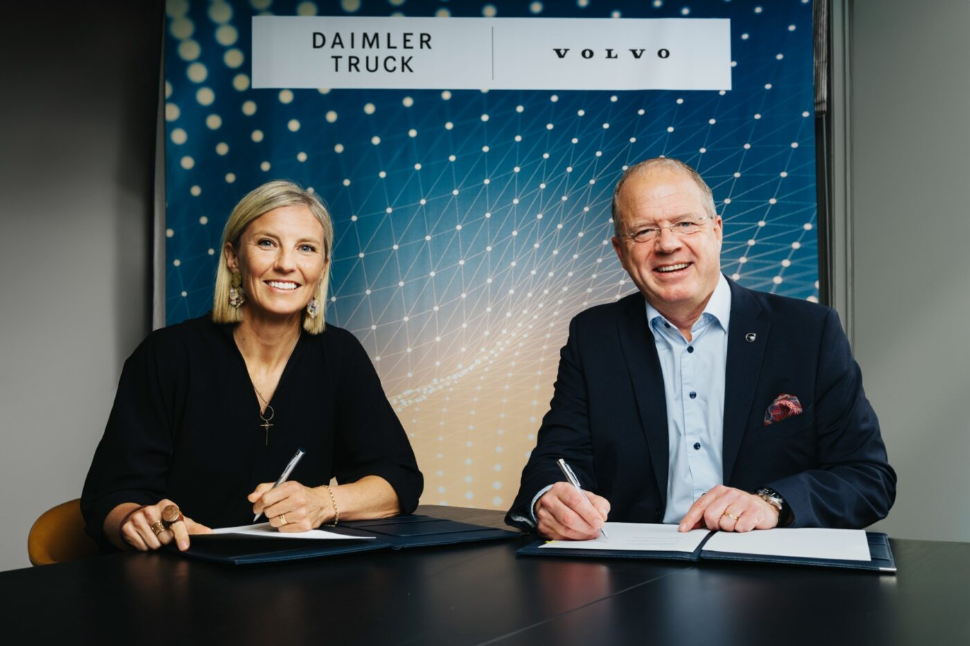 Daimler truck volvo group