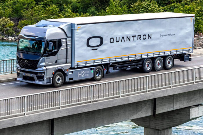 Quantron brennstoffzellen lkw fuel cell truck hintergrund background min