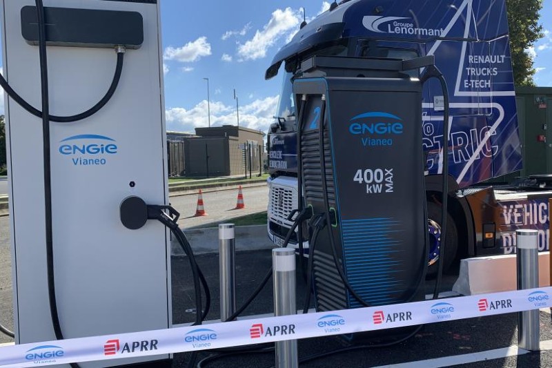 Vianeo aprr truck charging stations france paris lyon
