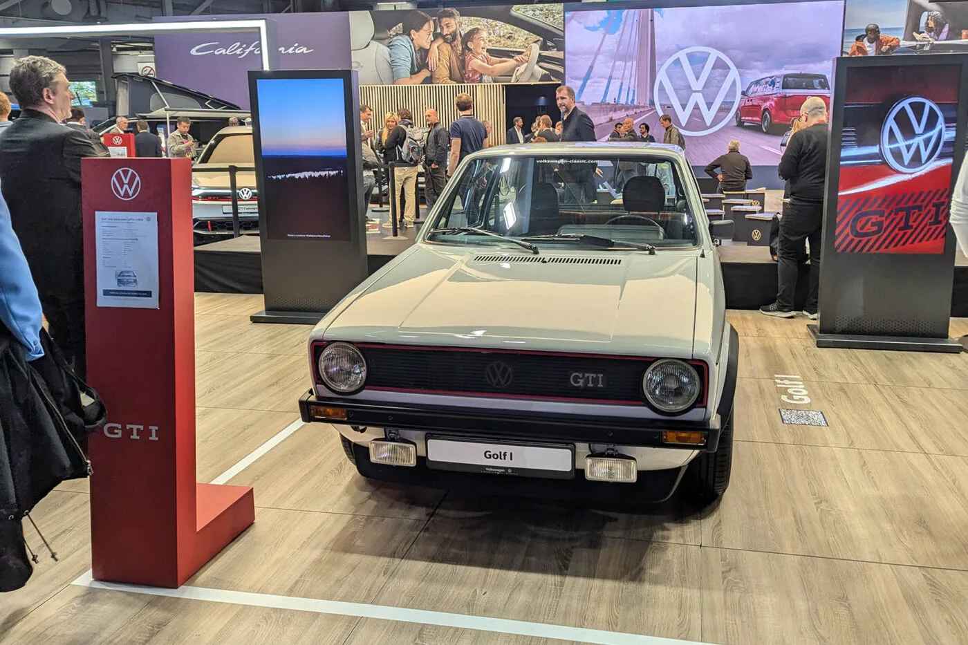 volkswagen golf gti pariser autosalon paris motor show 2024 01 min volkswagen golf gti pariser autosalon paris motor show 2024 01 min