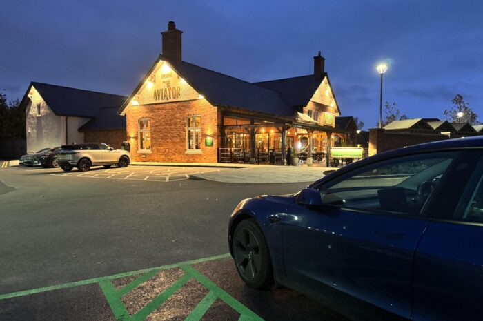 beev jw lees uk estaciones de recarga ladestationen dc hpc uk recortada