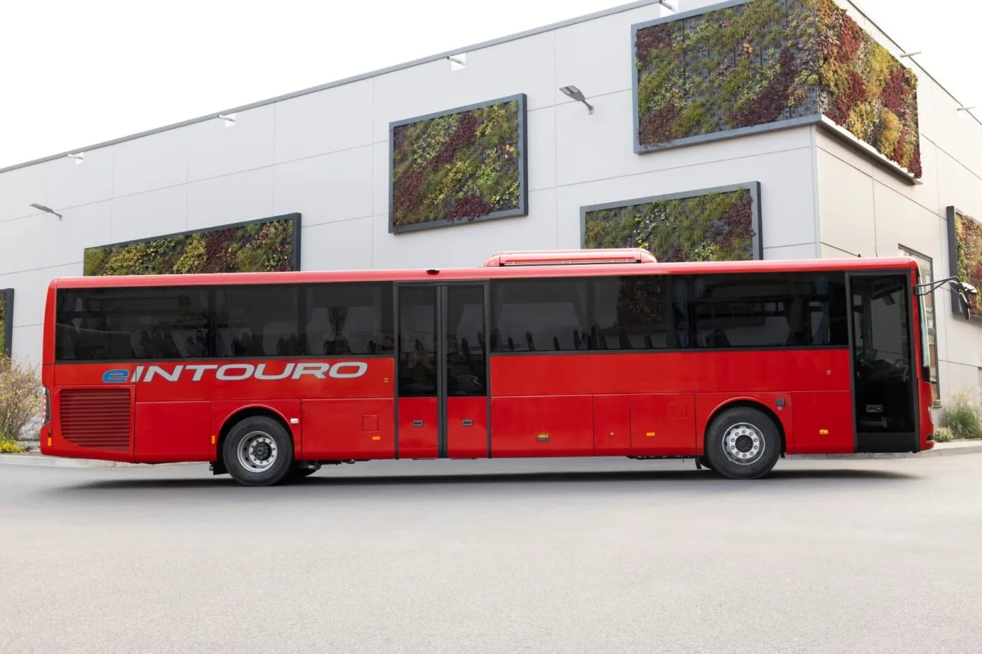 daimler autobuses mercedes benz eintouro 2024 02 min daimler autobuses mercedes benz eintouro 2024 02 min