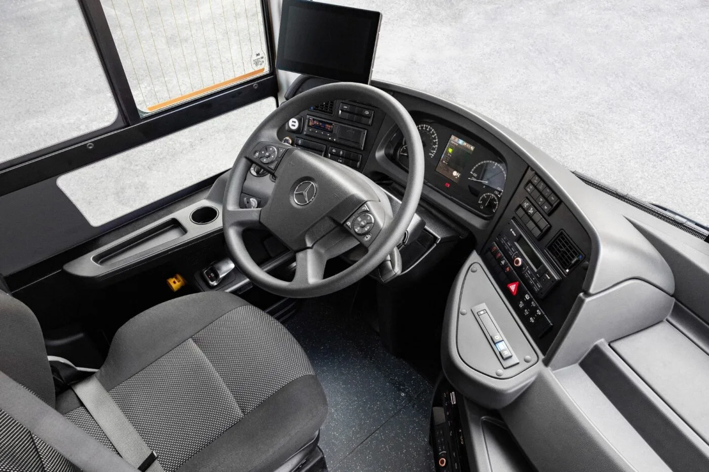 daimler autobuses mercedes benz eintouro 2024 06 min daimler autobuses mercedes benz eintouro 2024 06 min