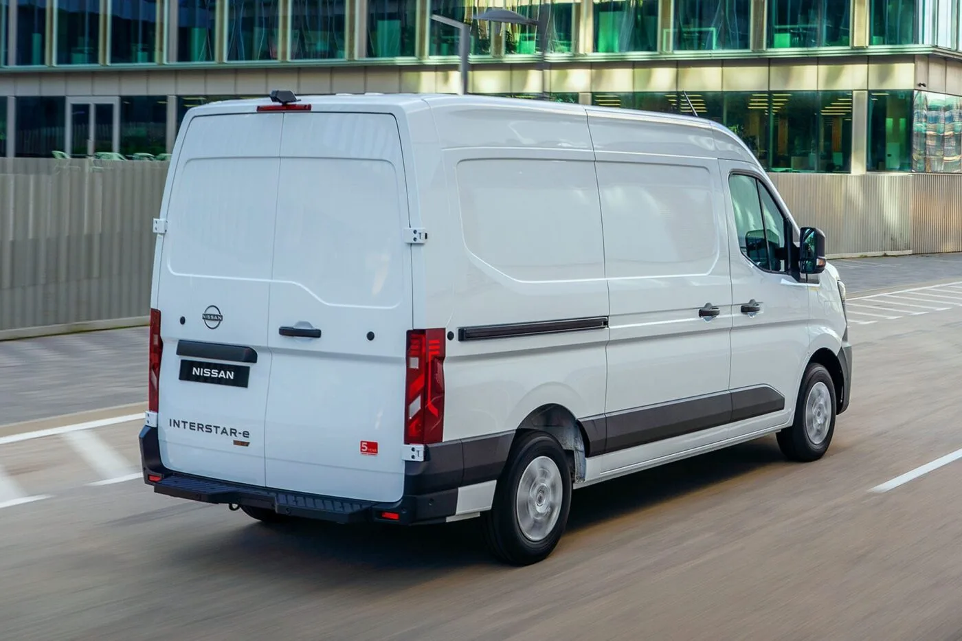 nissan interstar e transporter eléctrico 2024 002 min nissan interstar e transporter eléctrico 2024 002 min