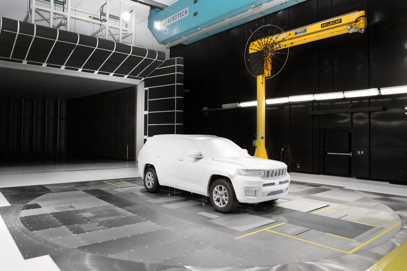 stellantis wind tunnel moving ground plane 03