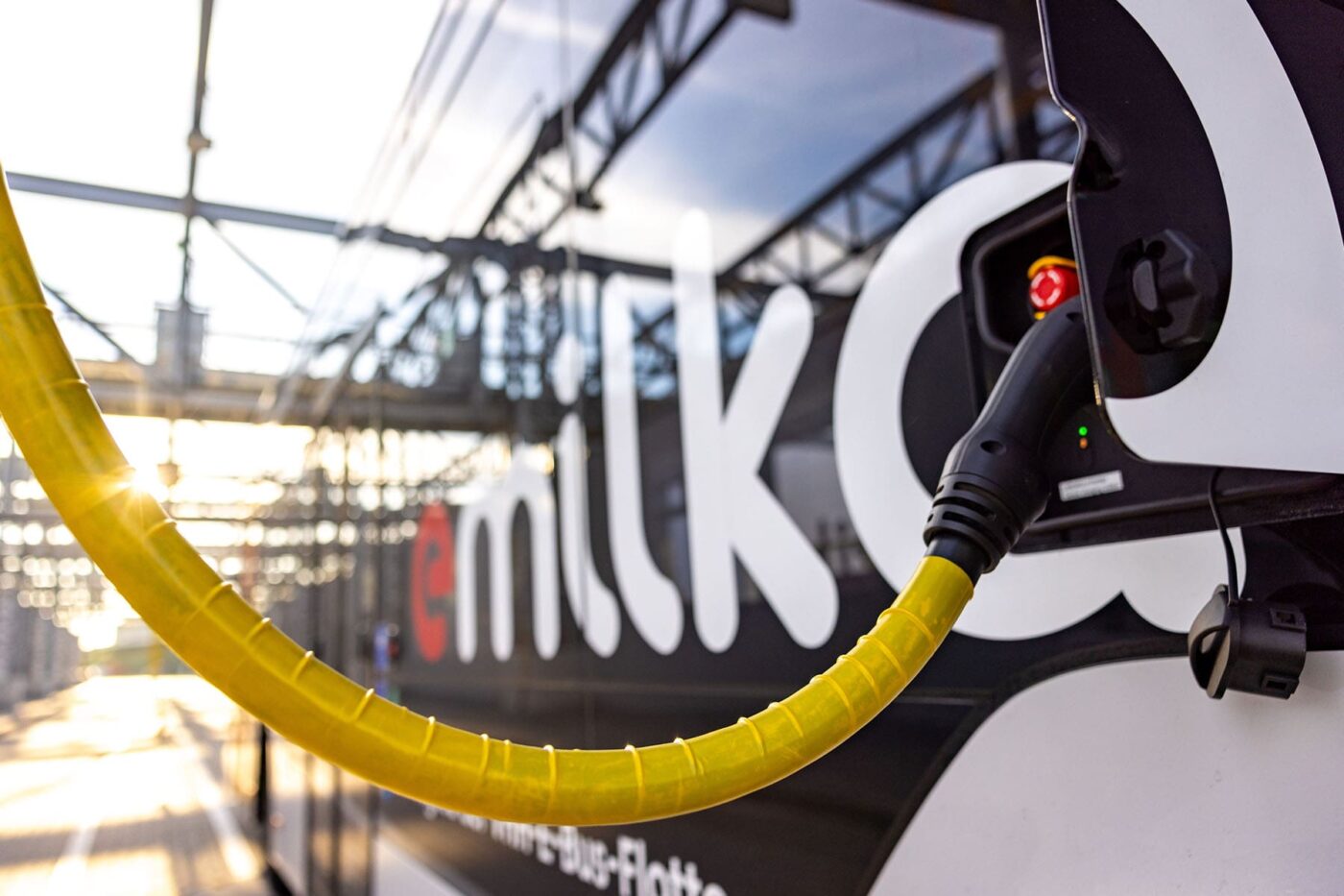 vhh elektrobus electric bus ladestation charging station hamburg billbrook 2024 01 min