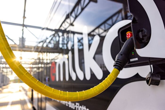 vhh elektrobus electric bus ladestation charging station hamburg billbrook 2024 01 min