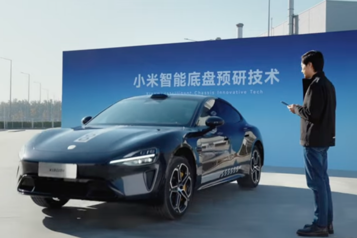 demostración del chasis del xiaomi su7 2024 1400x934