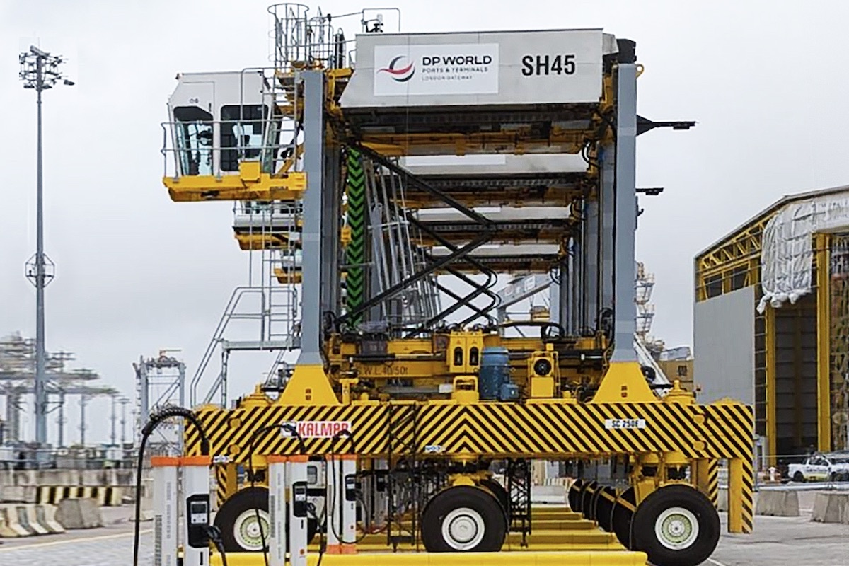 Los satélites de Kempower con los straddle carriers de kalmar en la pasarela londinense del dp world