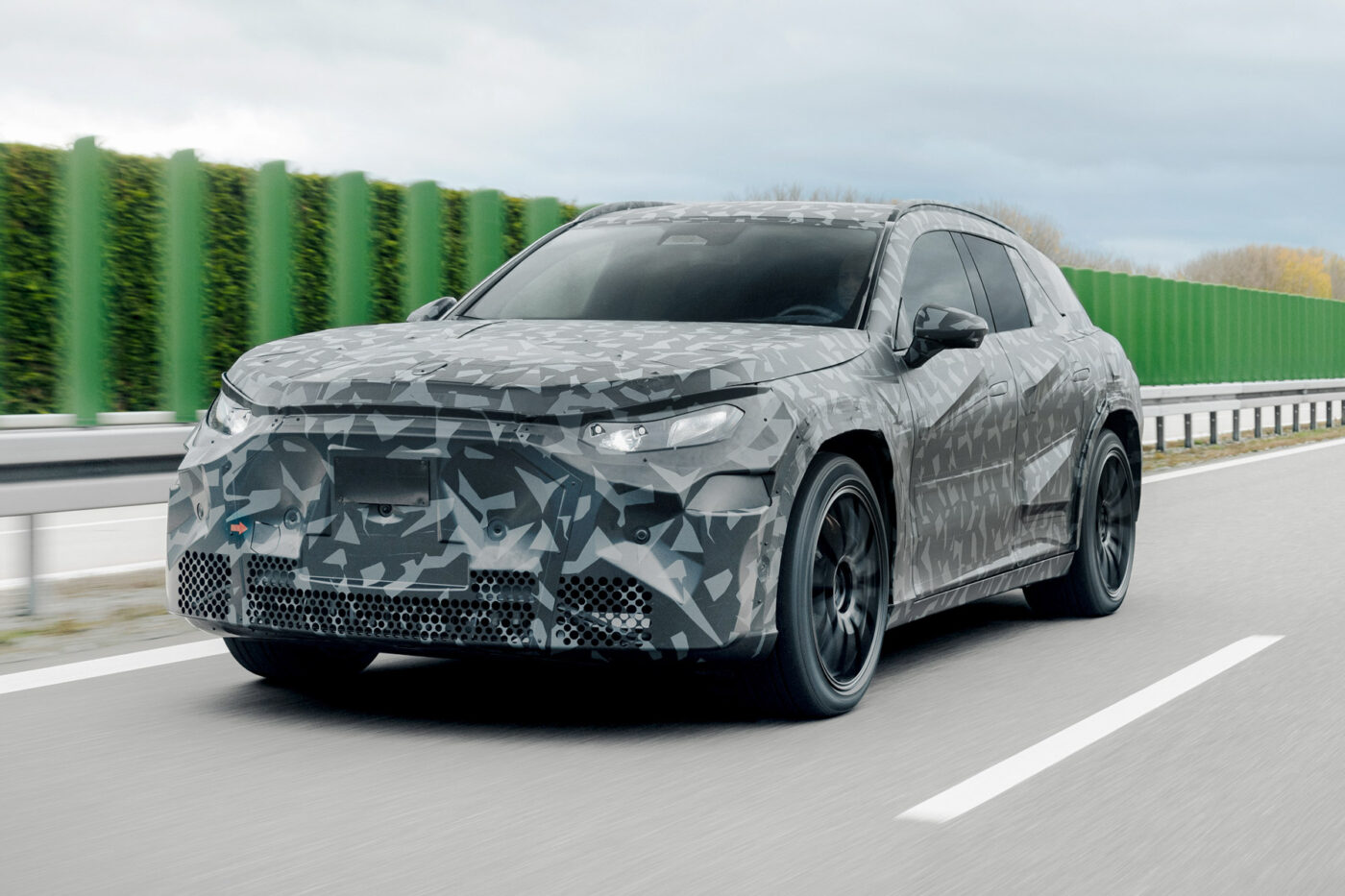 Mercedes amg ea e suv prototyp