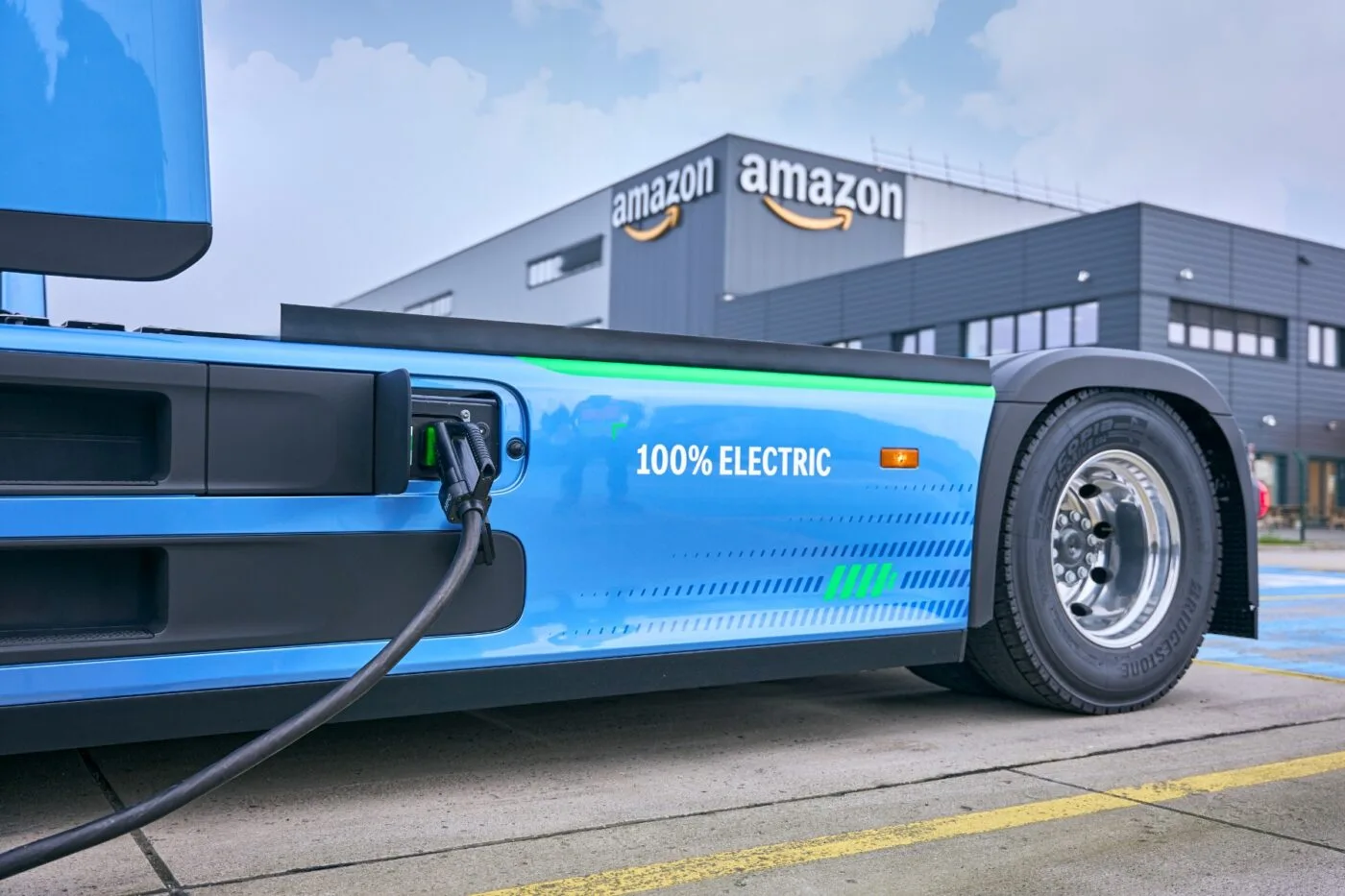 daimler camión mercedes benz eactros 600 amazon ladestation estación de carga e lkw camión eléctrico 2025 04 daimler camión mercedes benz eactros 600 amazon ladestation estación de carga e lkw camión eléctrico 2025 04