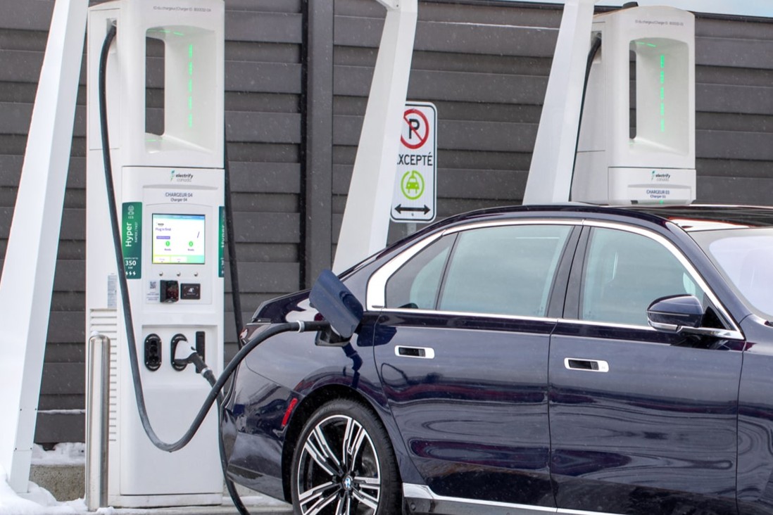 Electrify canada ladestation estacion de recarga bmw i7 kanada min cropped