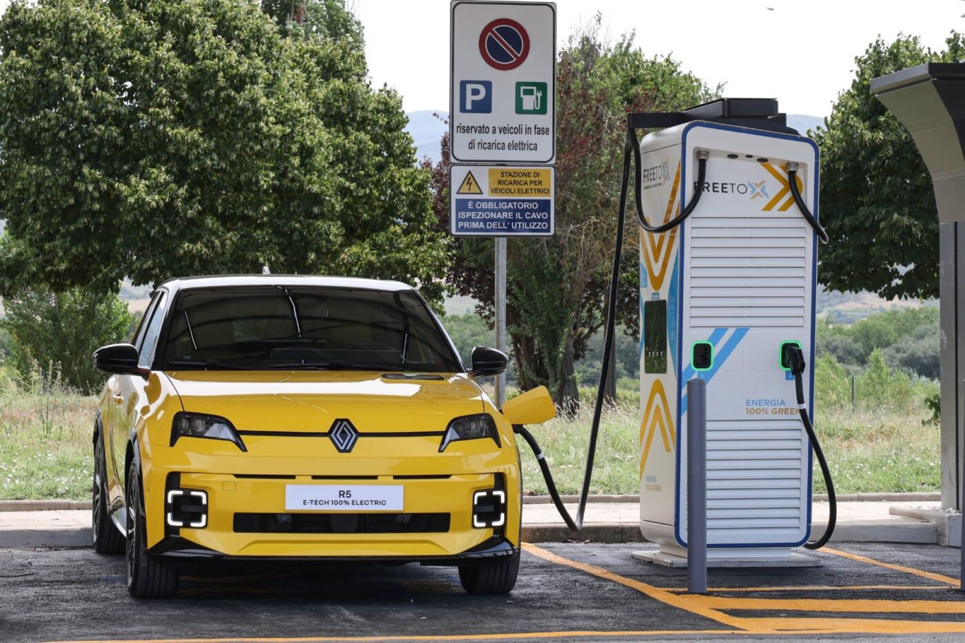 free to x ladestation charging station italien italy renault 5 2025 03 min free to x ladestation charging station italien italy renault 5 2025 03 min
