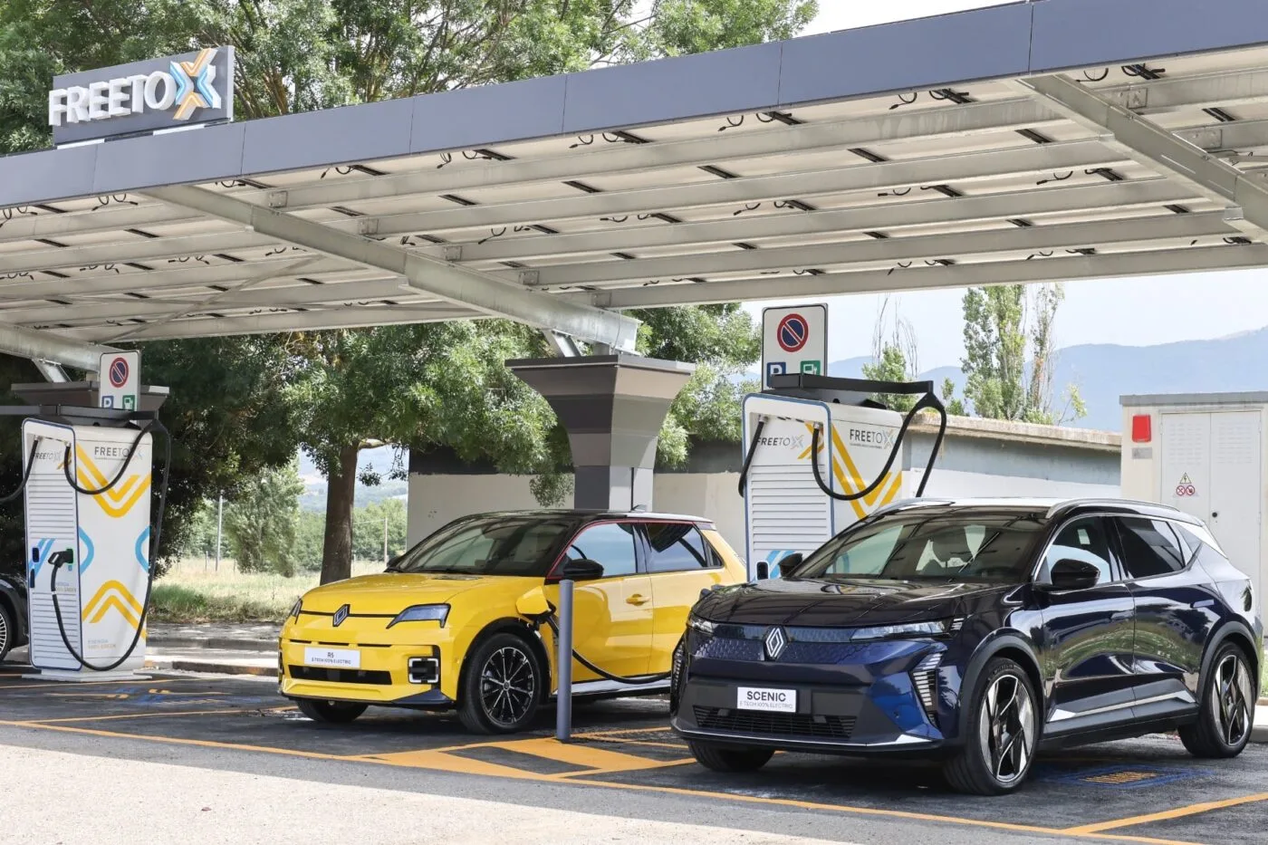 free to x ladestation charging station italien italy renault 5 scenic 2025 04 min free to x ladestation charging station italien italy renault 5 scenic 2025 04 min
