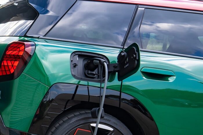 Mini john cooper works aceman ladestation charging station wallbox grossbritannien uk min cropped