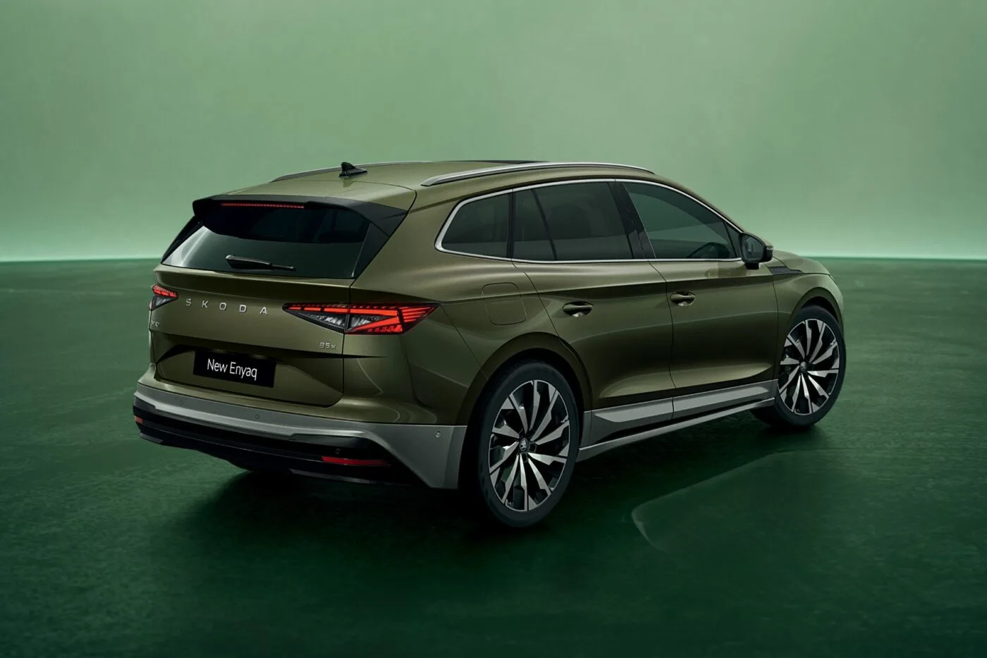 Skoda Enyaq Facelift का आधुनिक नवाचार और दमदार प्रदर्शन 4 Coupe variant of Skoda Enyaq Facelift with a dynamic, sloping roofline.