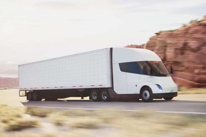 Camión eléctrico Tesla semi e lkw min