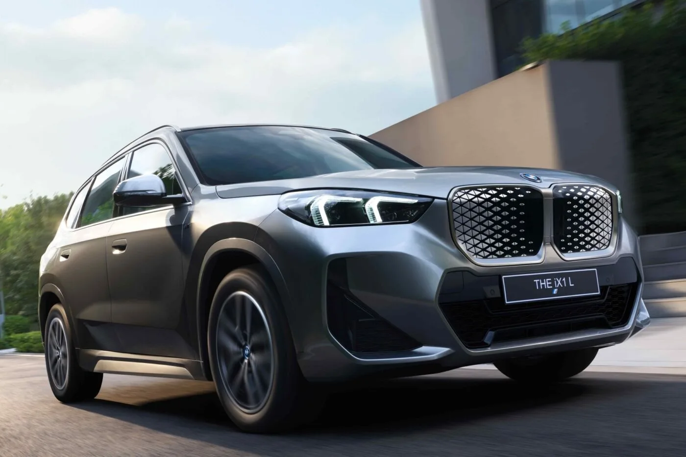 bmw ix1 lwb edrive20l tres cuartos delantero min bmw ix1 lwb edrive20l tres cuartos delantero min