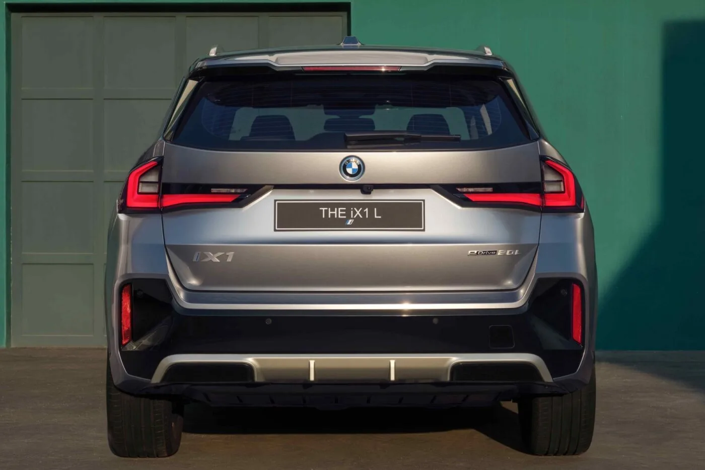 bmw ix1 lwb edrive20l trasero min bmw ix1 lwb edrive20l trasero min